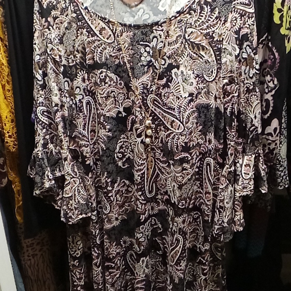 Beautful paisley mixed with flowers dress